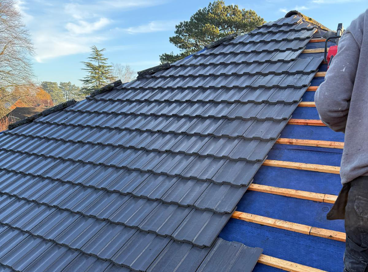 LB-Construction-Maintenance-company-hampshire-dorset-wiltshire-New-roof-installed-in-Winchester-hampshire-all-old-tiles-disposed-of-new-tiles-installed-2