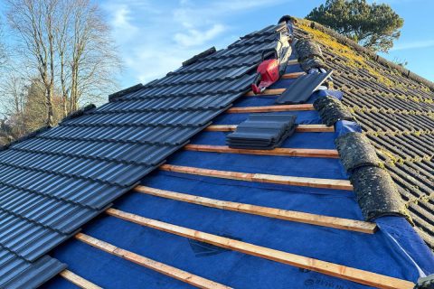 New roof installed in Winchester, Hampshire all old tiles disposed of new tiles installed.
