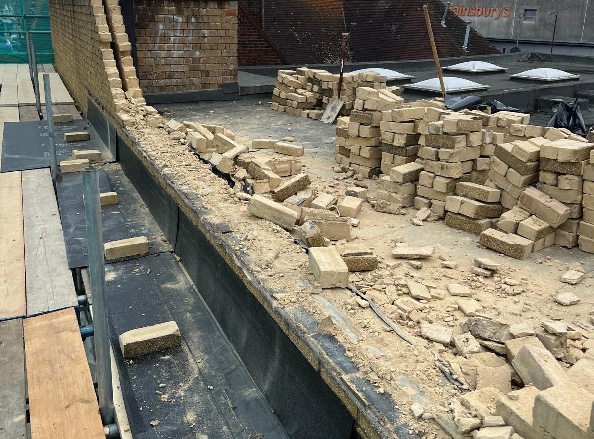 LB-Construction-Maintenance-company-hampshire-dorset-wiltshire-New-wall-built-on-a-shop-in-shirley-southampton-2